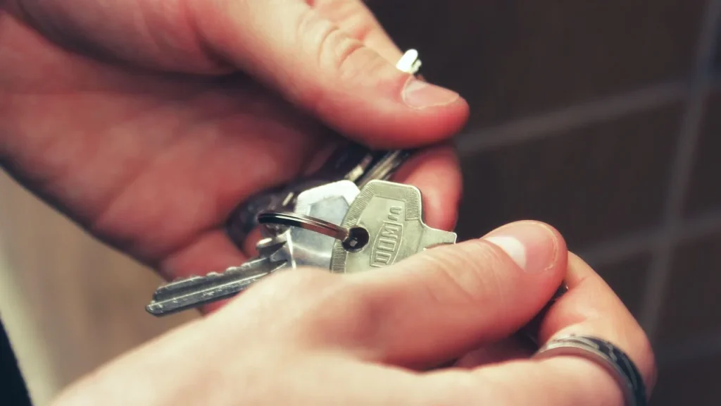 Smart lock with a built-in hand crank